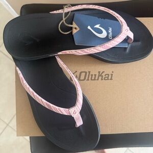NWT OluKai Black Footbed Pink Strappy Flip Flop Sandals